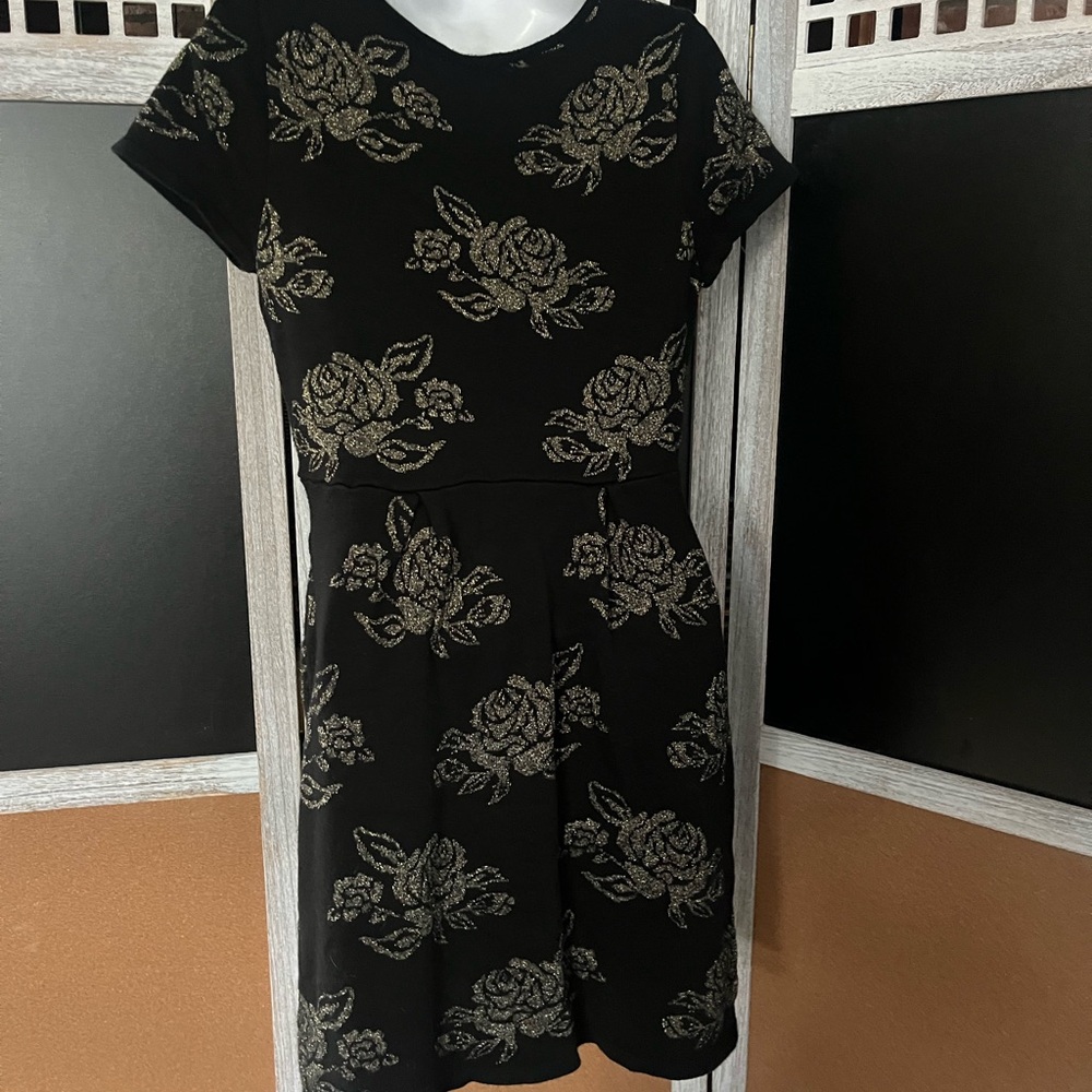 Elegant Black and Gold Floral sweater Dress - Picture 3 of 6